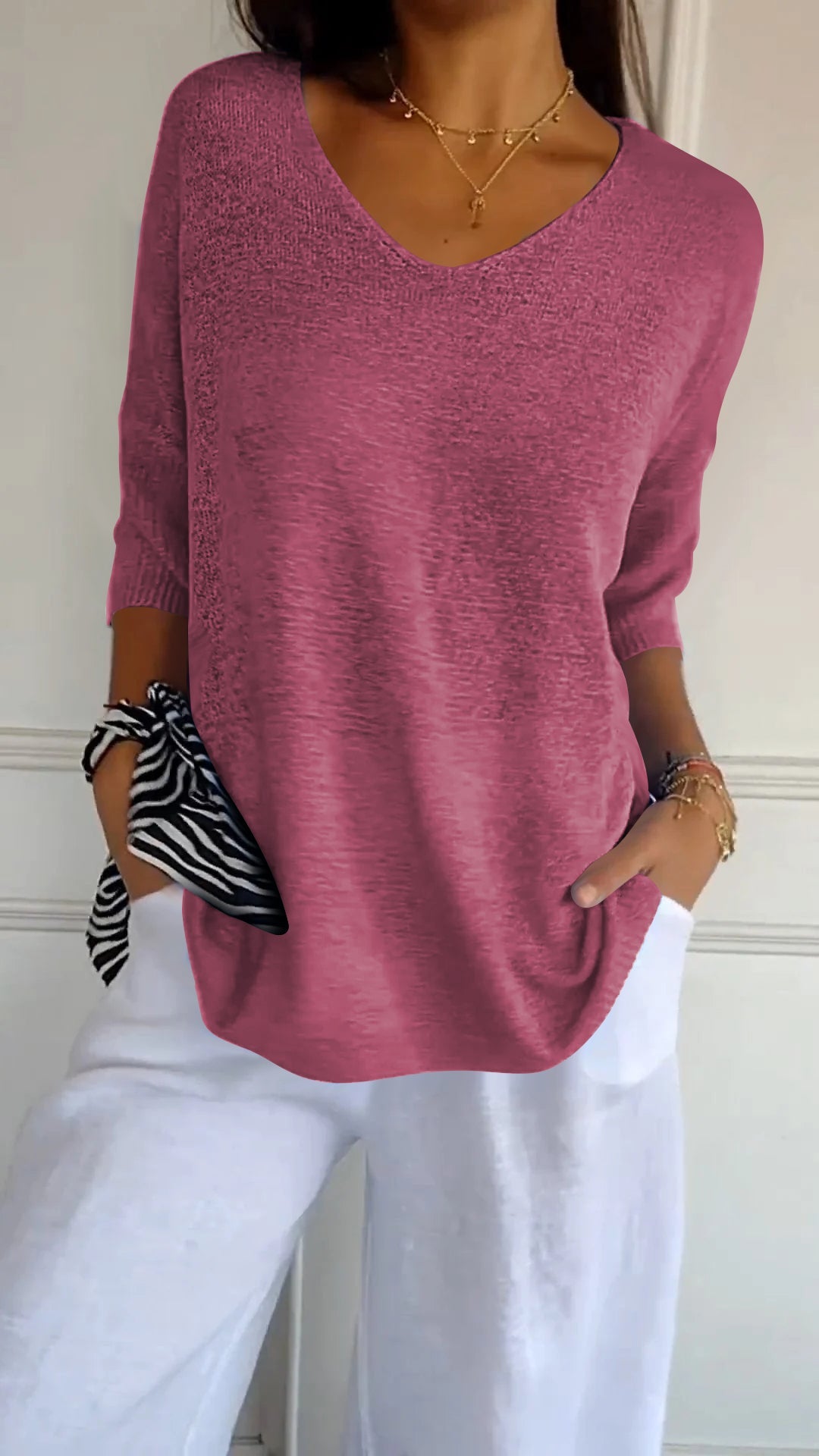 Suzie | Timeless V-Neck Top