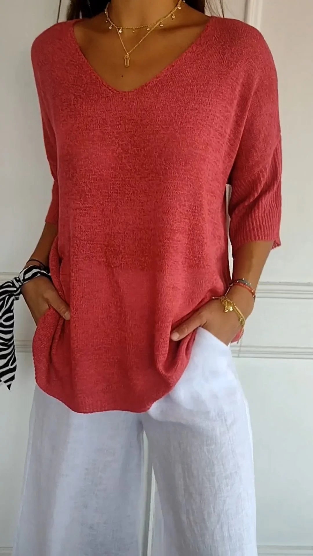 Suzie | Timeless V-Neck Top
